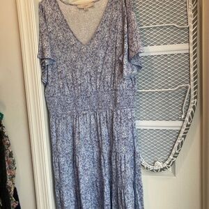 Loft floral dress, smocked waist, flutter sleeves, red, blue, size small EUC